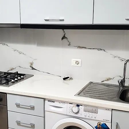 Mirror Hill Саранда