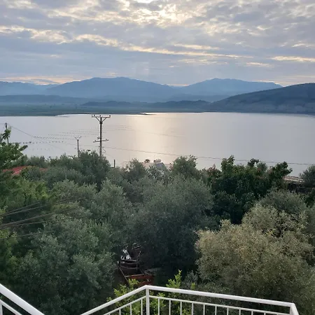 招待所 Mirror Hill